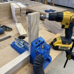 Kreg jig for drilling pocket screw holes